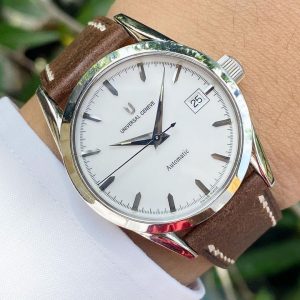 Universal Geneve Enamel Dial