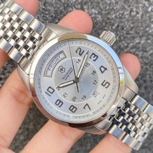 Victornox Daydate AUtomatic