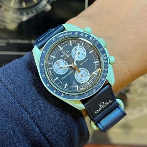 Omega Moonswatch Earth