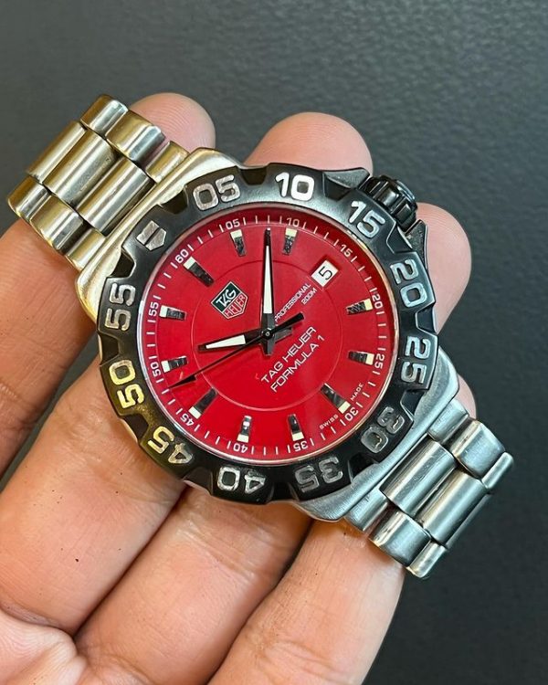 Tag Heuer F1 WAH1112 Red Dial