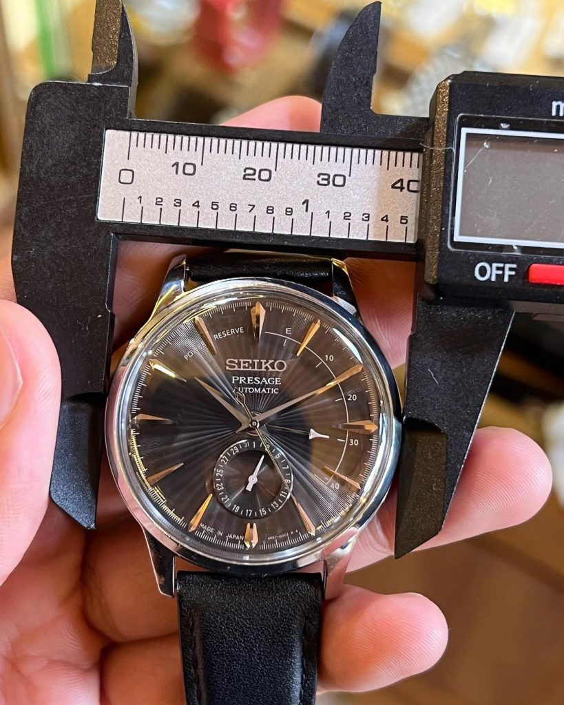 Montre Seiko Presage Vintage SDP074P - 35mm - Cadran Blanc, Bracelet Noir - Quartz - Neuf Avec étiquettes